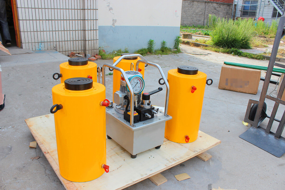 hydraulic oil and linear actuator