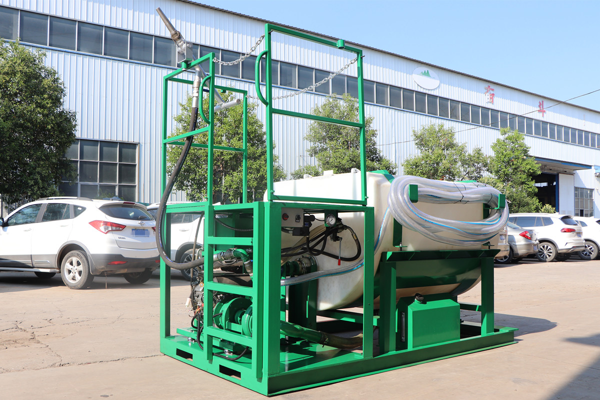 2000L hydroseeder with polyethylene tank