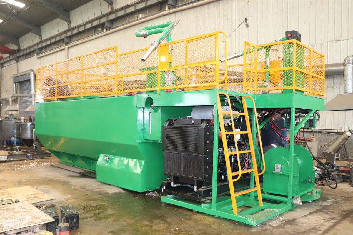 Hydroseeding machine for gold mine restoration