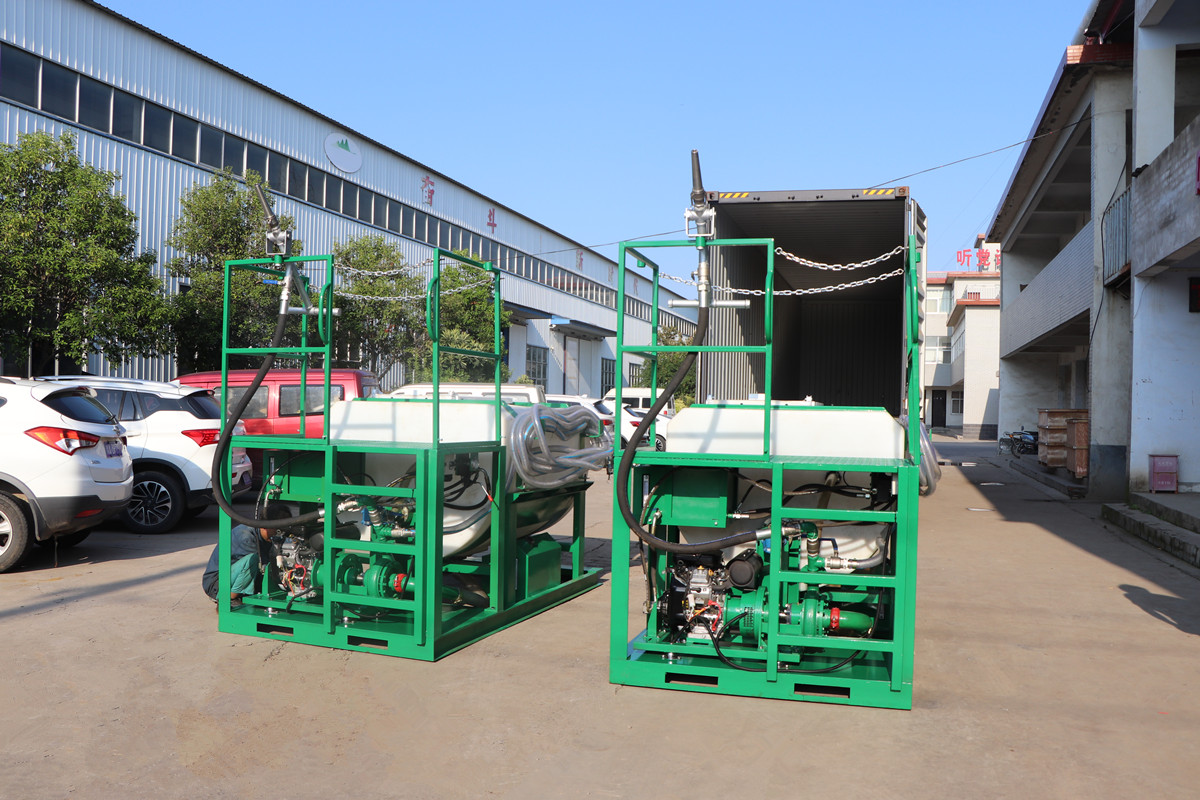 hydroseeder with polyethylene tank exporter