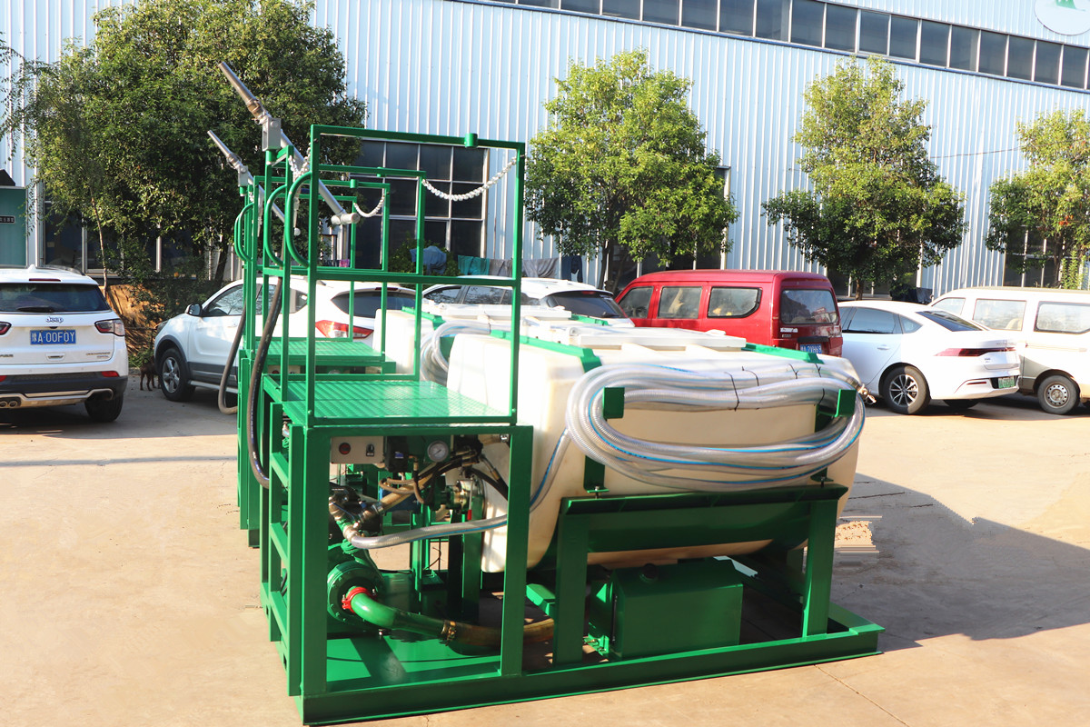 hydroseeder with polyethylene tank for sale