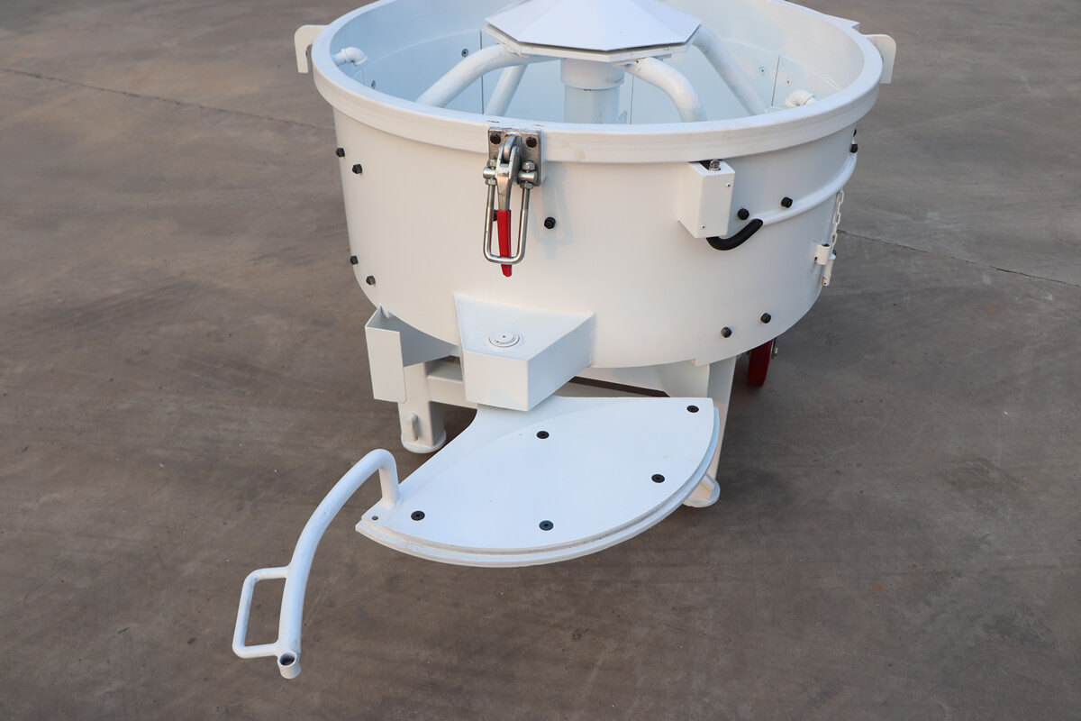 refractory castable mixer with hydraulic discharge door