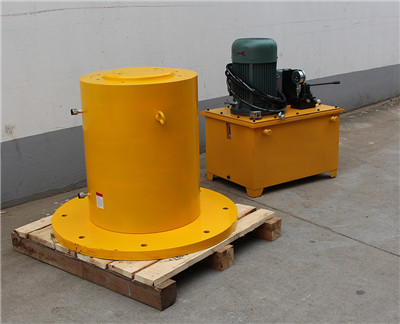 Heavy work hydraulic jack for bridge