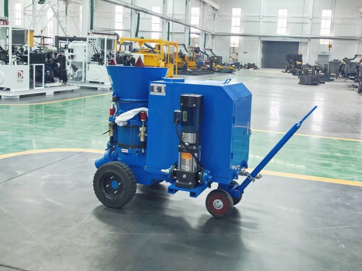 Refractory spraying machine for lining kilns