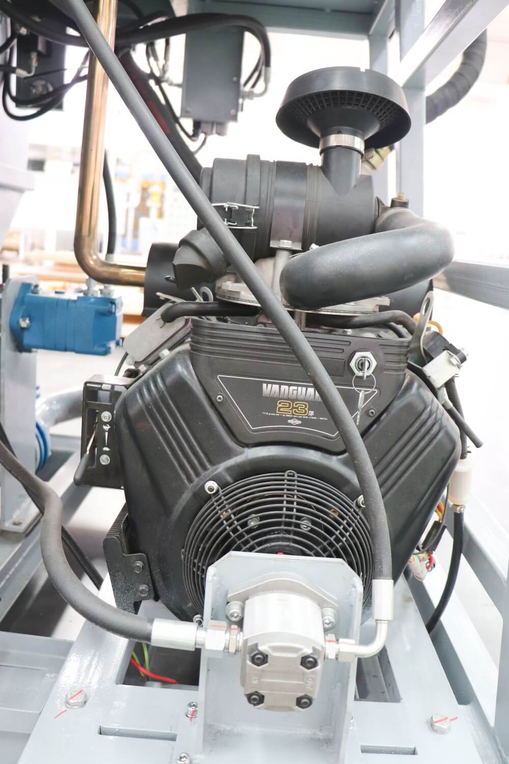 Gasoline engine hydroseeding machine