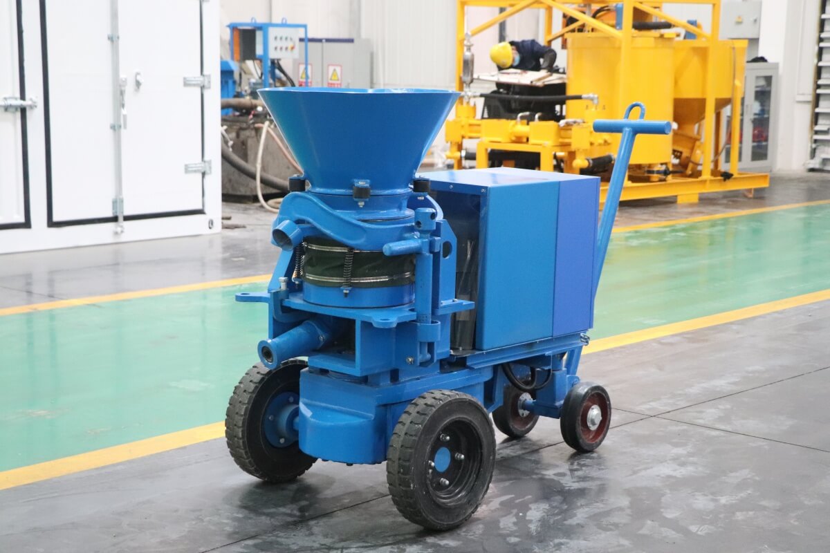 Dry mix gunning machine for refractory