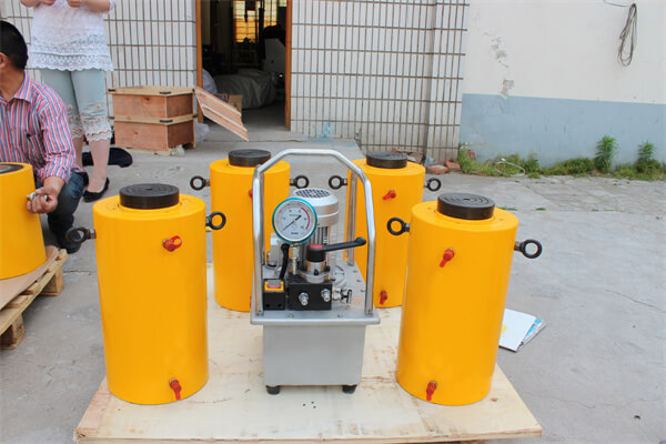 Hydraulic jack with pump for sale