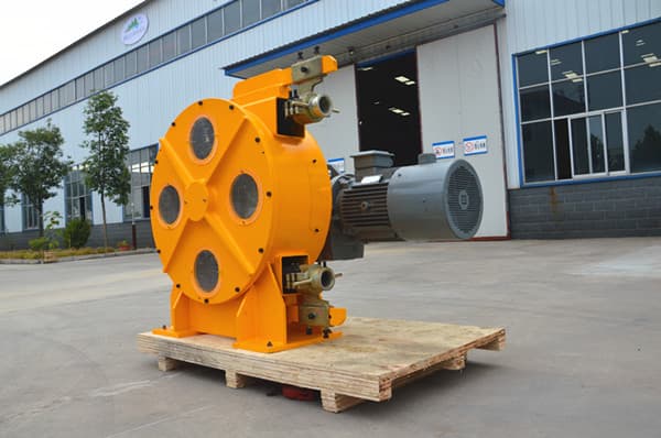hose pump for conveying fluorine rubber