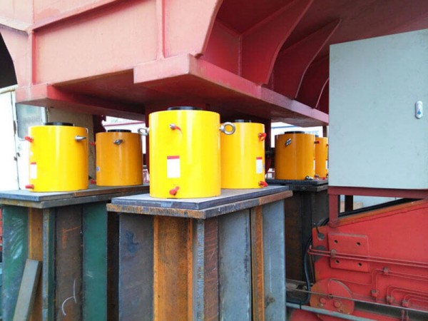 synchronous hydraulic cylinder for bridge