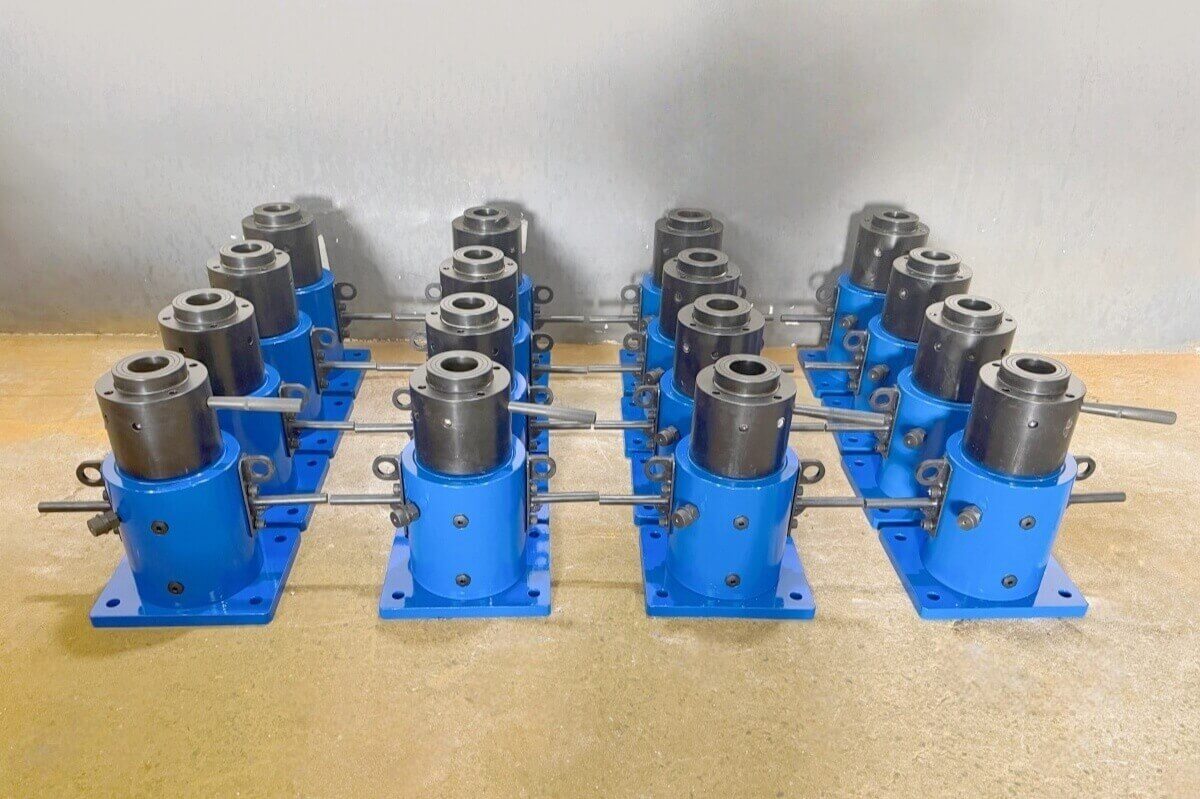 Lock nut hydraulic cylinder