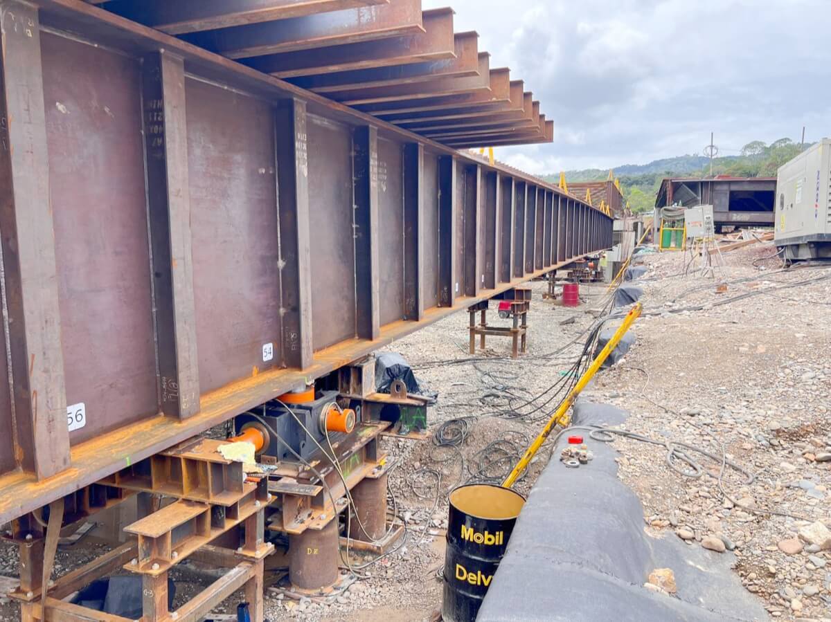 Bridge girder jacking system