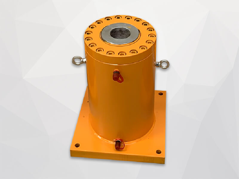 Anti-eccentric load hydraulic push jack