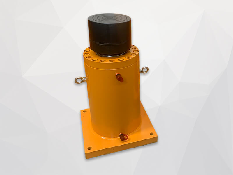 Hydraulic push jack for eccentric load