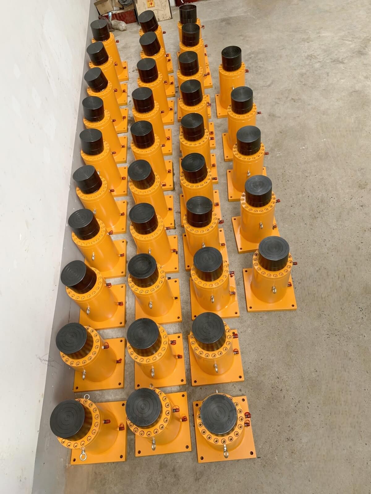 Universal Anti-Eccentric Load Jack for Bridges