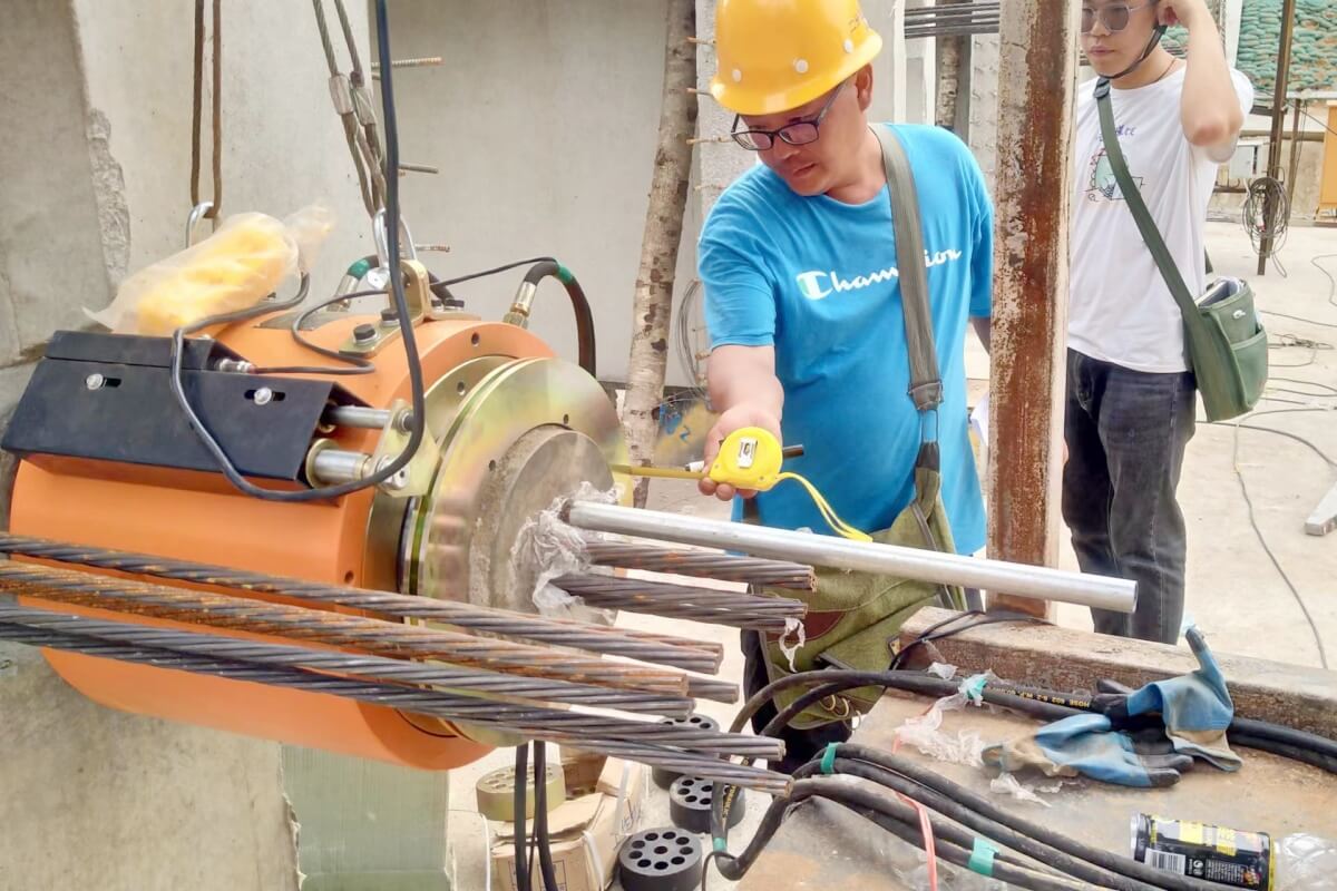 500Ton Hollow Hydraulic Jack For Bridge Pulling And Prestress