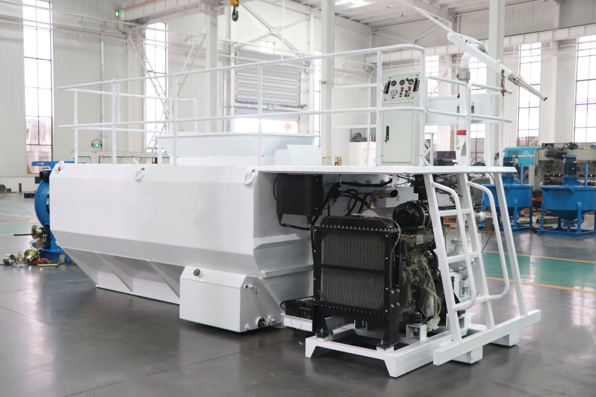 Soil hydroseeder for highway greening