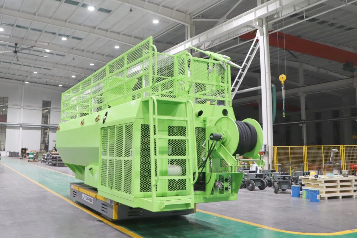 Portable hydroseeding machine