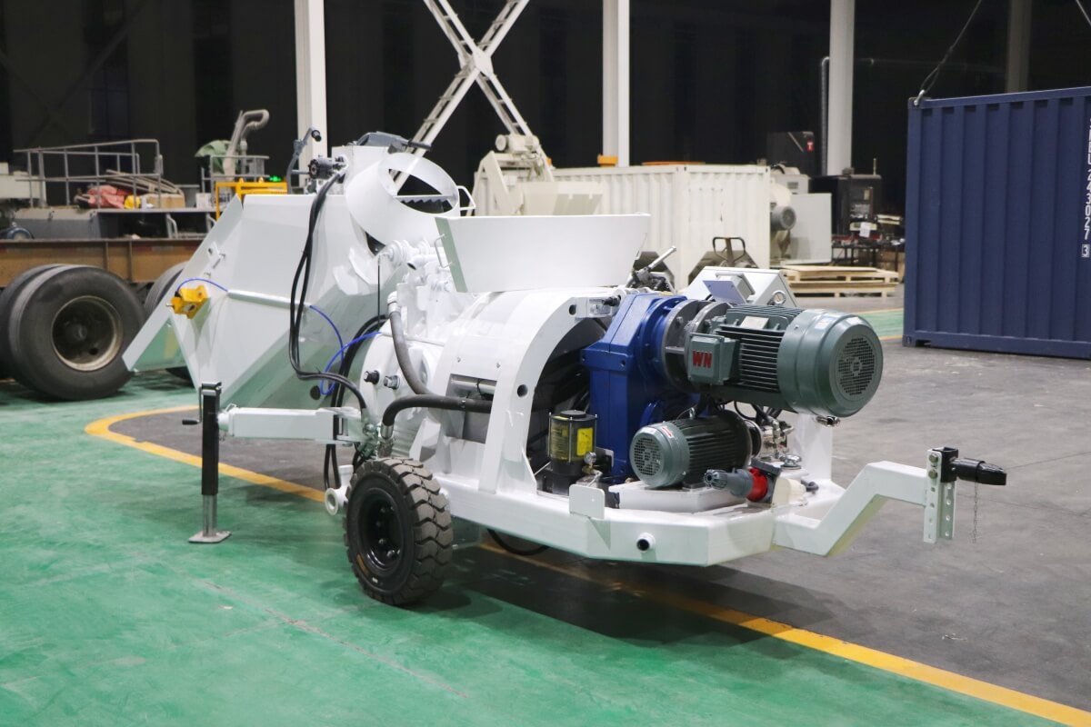 Electric pneumatic conveyor for screeds