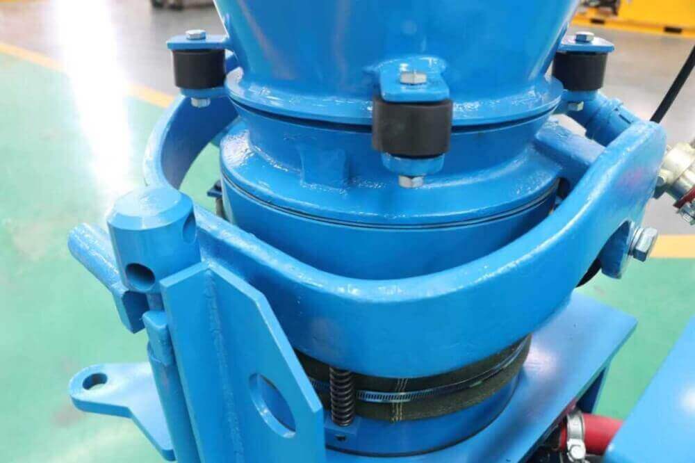 Single bolt clamping system