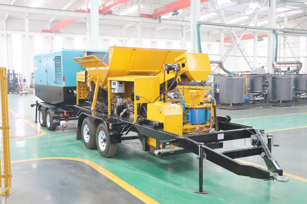 Trailer chassis type shotcrete machine
