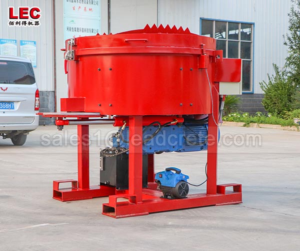 Castable refractory pan mixer for site use