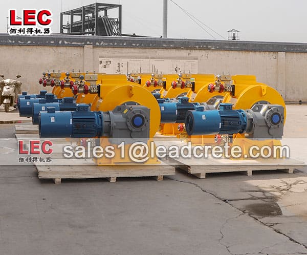 Hose pump for pumping oil sludge