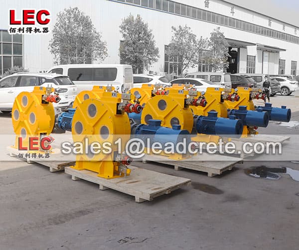 Industrial squeeze hose pump for concrete