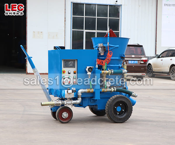 Variable output refractory shotcrete gunning machine