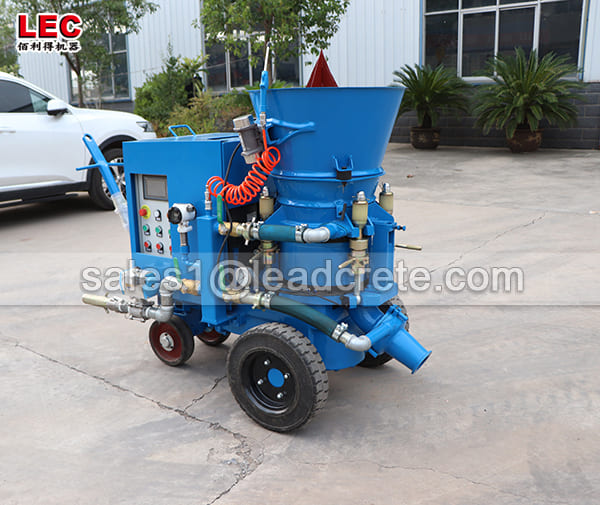 Dry castable refractory gunning machine applied in steel plant