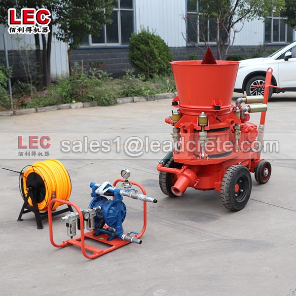 Refractory dry gunning machine for refractory installation