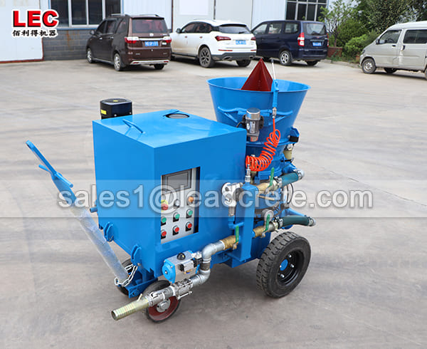 Variable output refractory shotcrete gunning machine