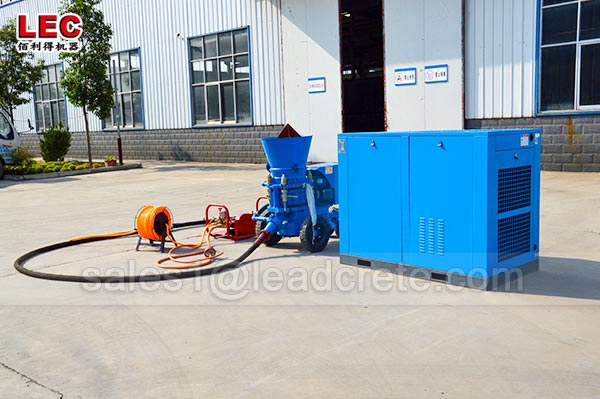 Refractory gunning machine with water pump