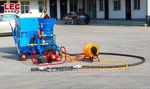 Refractory gunning machine for cement industry