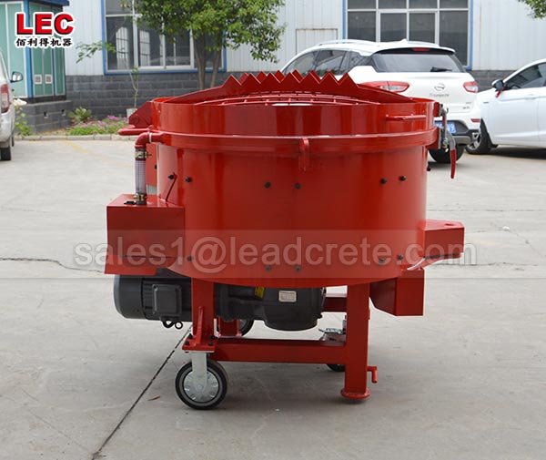 Refractory pan mixer