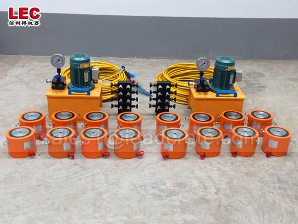 Single acting flat hydraulic jack