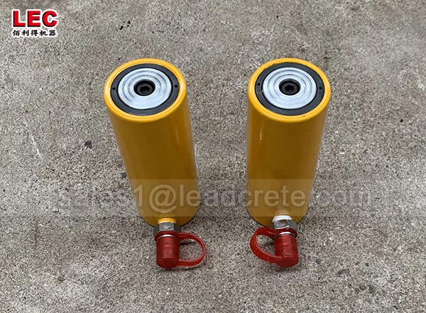 Single acting low height lock nut hydraulic jack