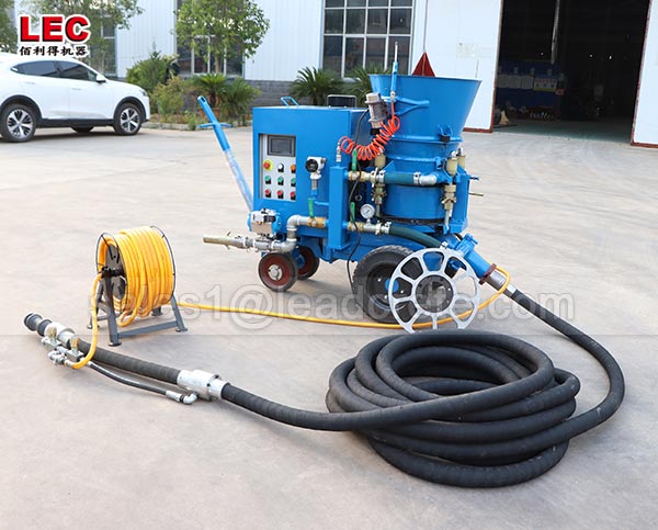Concrete gunning machine for the construction industry