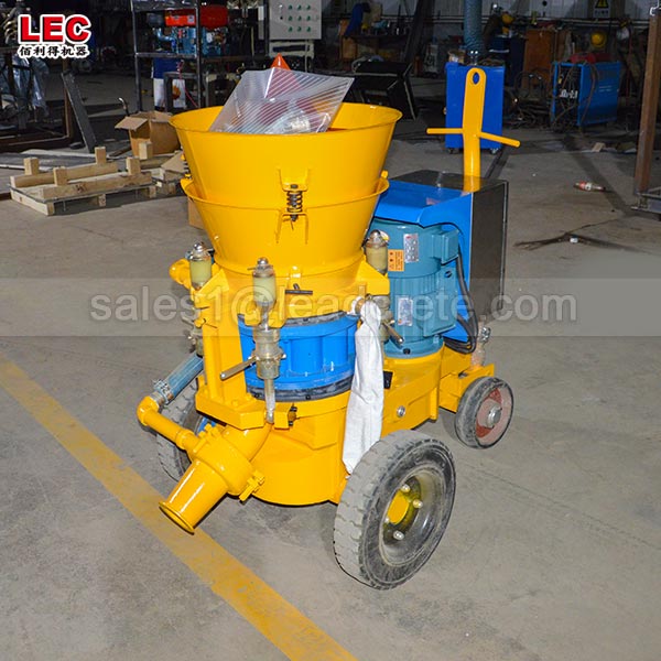 Concrete gunning machine