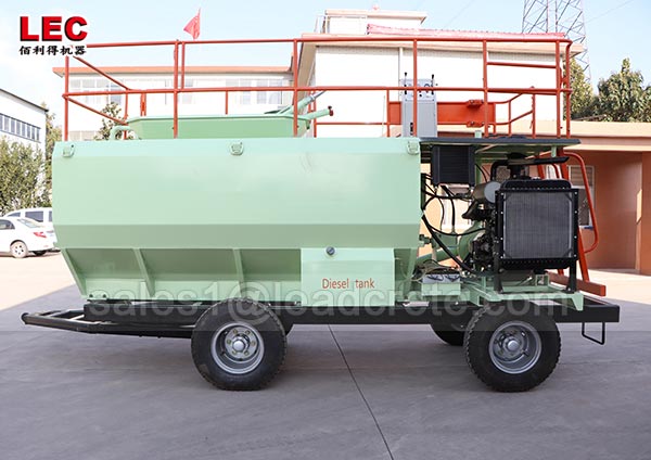 Soil hydroseeding machine for re-greening mine