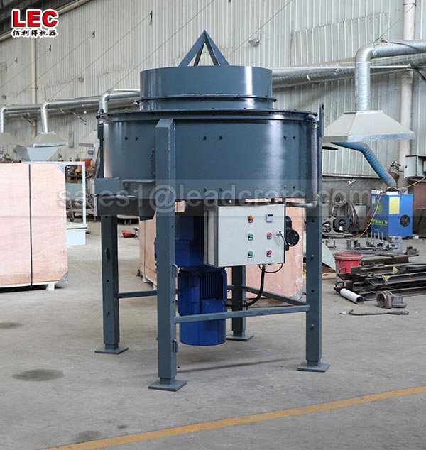 Refractory pan mixer with mobile wheeled