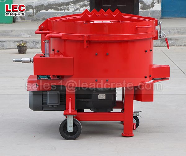 Comfortable feeding height refractory pan mixer