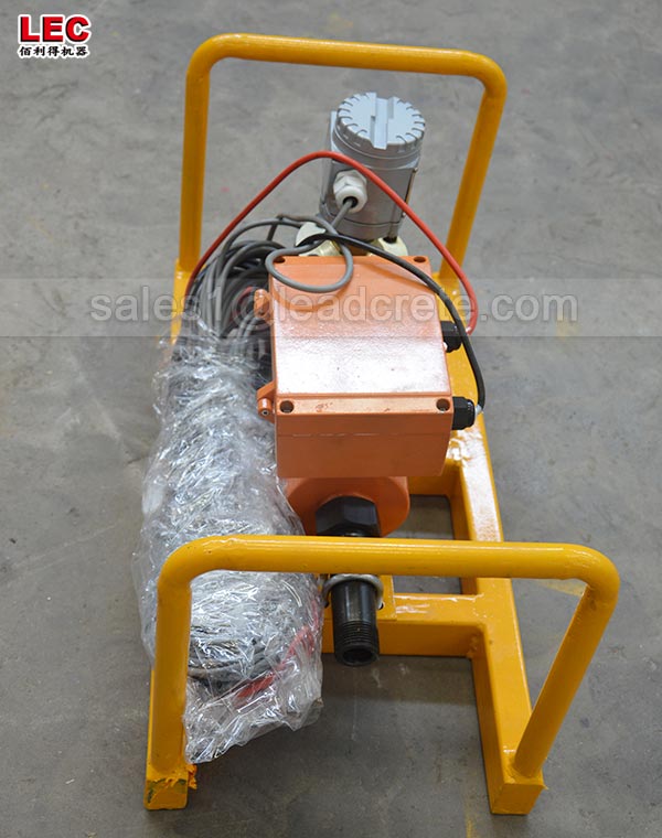 Portable pneumatic grout injection pump