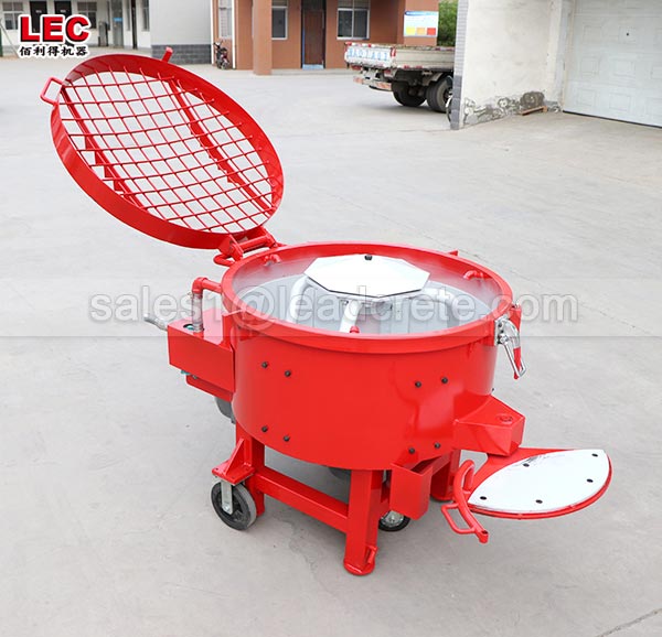 Refractory pan mixer applied to cement mortar, castable materials