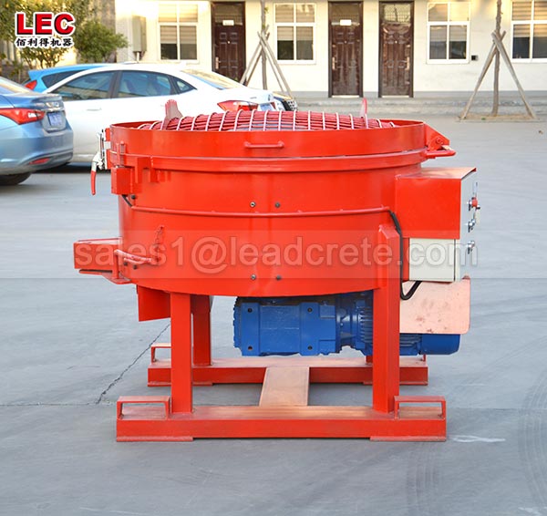 Raw material mixer for refractory material industry