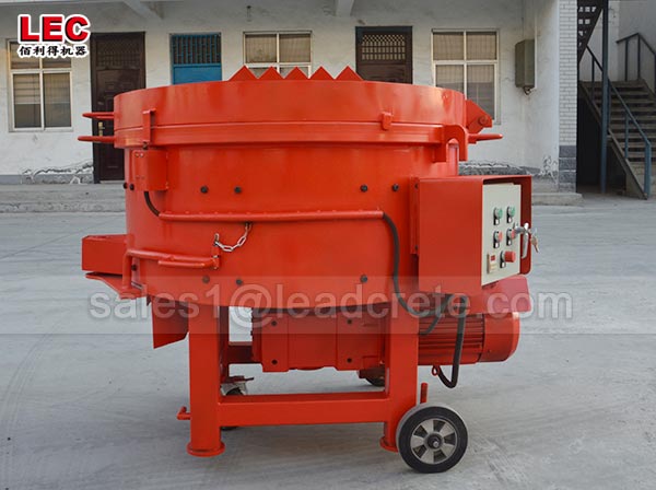 Refractory castable pan mixer with mobile wheels