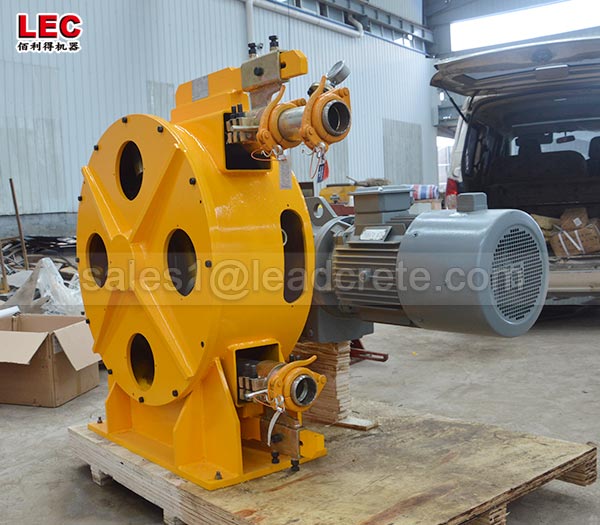 peristaltic squeeze pump for conveying concrete and mortar