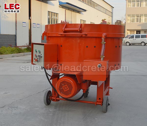 Mobile castable pan mixer for refractory raw materials mixing