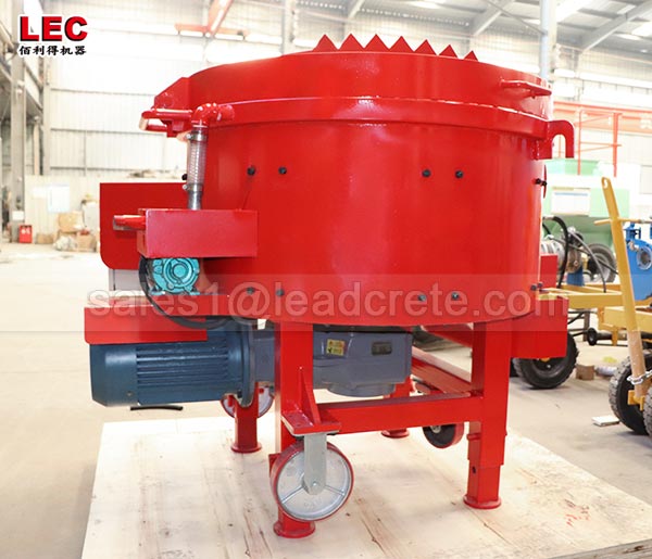 Refractory mixer for castable material mixing on site