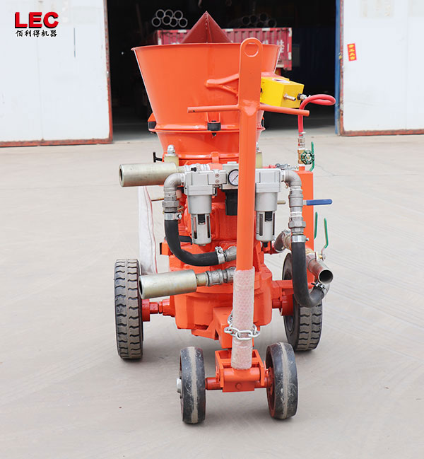 gunning machine for wet sizing of heat-resistant concrete