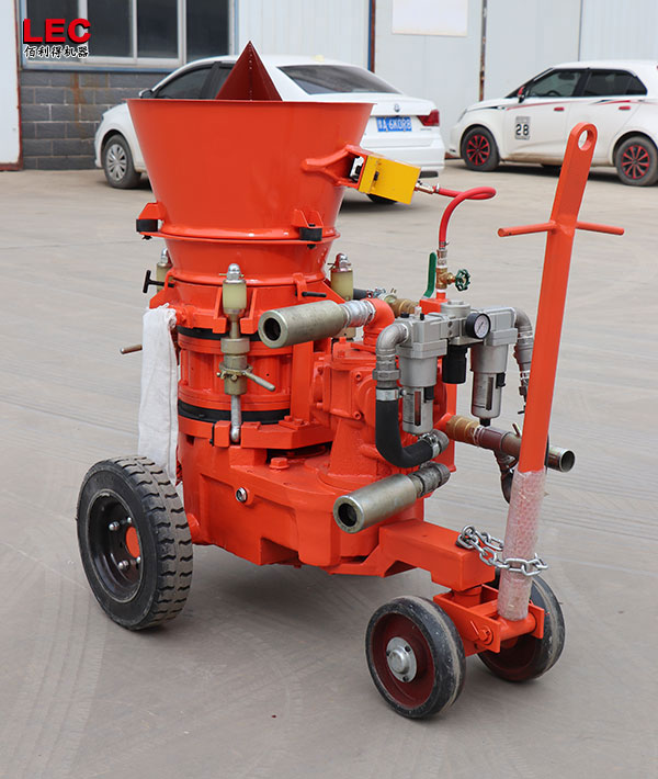 gunning machine for wet sizing of heat-resistant concrete